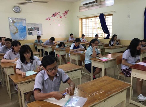 Học sinh làm bài thi tuyển sinh lớp 10 ở điểm thi Trường Phú Mỹ, quận Bình Thạnh (Ảnh: P.L)