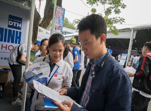 Trường Đại học Hoa Sen tư vấn tuyển sinh cho thí sinh, phụ huynh (ảnh: HSU)