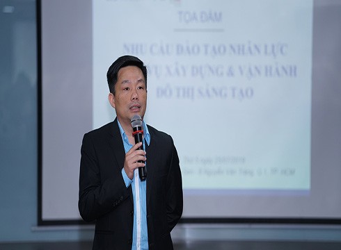 Tiến sĩ Vũ Tường Thụy - Phó Hiệu trưởng Trường Đại học Hoa Sen phát biểu khai mạc tọa đàm (ảnh: CTV)