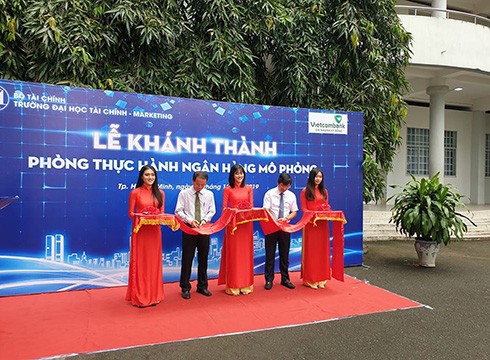 Khánh thành phòng thực hành ngân hàng mô phỏng tại Trường Đại học Tài chính - Marketing (ảnh: P.L)