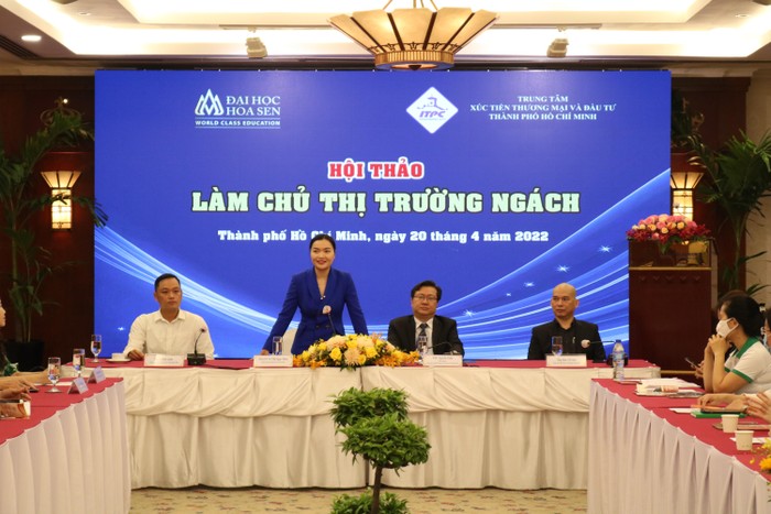 Phó Giáo sư Võ Thị Ngọc Thúy - Hiệu trưởng của HSU chia sẻ tại hội thảo (ảnh: HSU)