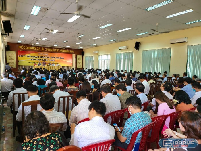 Hội nghị góp ý kế hoạch nhà trường năm học 2022 - 2023 của Thành phố Hồ Chí Minh (ảnh: P.L)