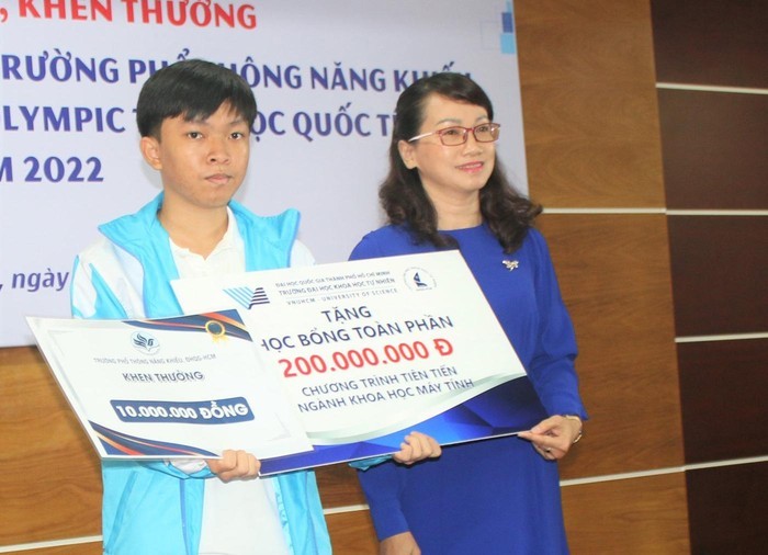 Phạm Hoàng Sơn, huy chương Bạc Toán Olympic quốc tế (ảnh: NTCC)