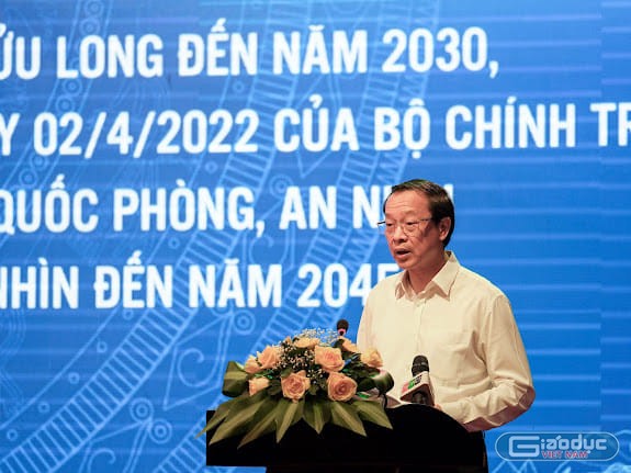 Thứ trưởng Bộ Giáo dục và Đào tạo Phạm Ngọc Thưởng phát biểu tại hội nghị sáng ngày 27/12 (ảnh: T.Tiến)