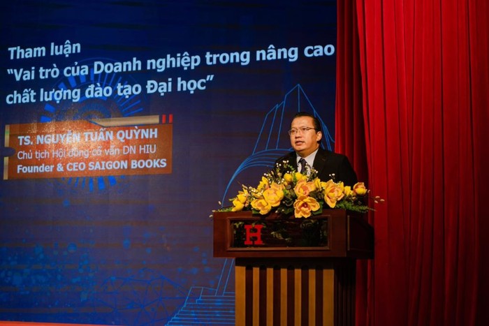 Tiến sĩ Nguyễn Tuấn Quỳnh phát biểu tại hội thảo (ảnh: HIU)