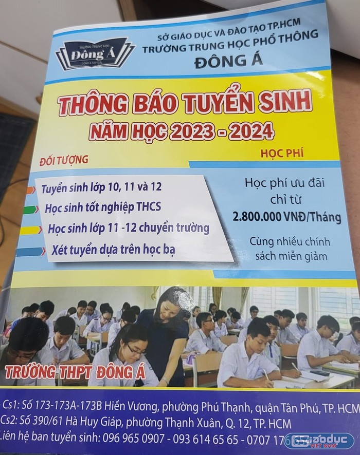 Bìa hồ sơ tuyển sinh của Trường trung học phổ thông Đông Á cũng ghi địa chỉ cơ sở chưa có phép hoạt động (ảnh: V.D)