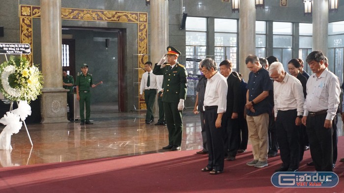 Đoàn Hiệp hội Các trường đại học, cao đẳng Việt Nam dành một phút mặc niệm tưởng nhớ Giáo sư, Tiến sĩ Trần Hồng Quân (ảnh: V.D)