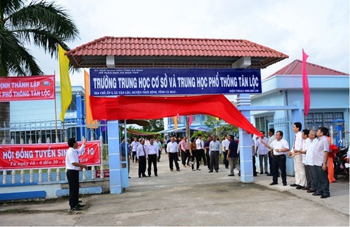 Trường trung học cơ sở - trung học phổ thông Tân Lộc, huyện Thới Bình, Cà Mau (ảnh minh họa từ camau.gov.vn)