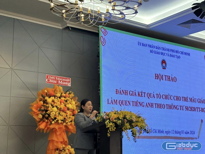 Bà Lương Thị Hồng Điệp - Trưởng phòng Giáo dục Mầm non báo cáo tại hội thảo (ảnh: V.D)