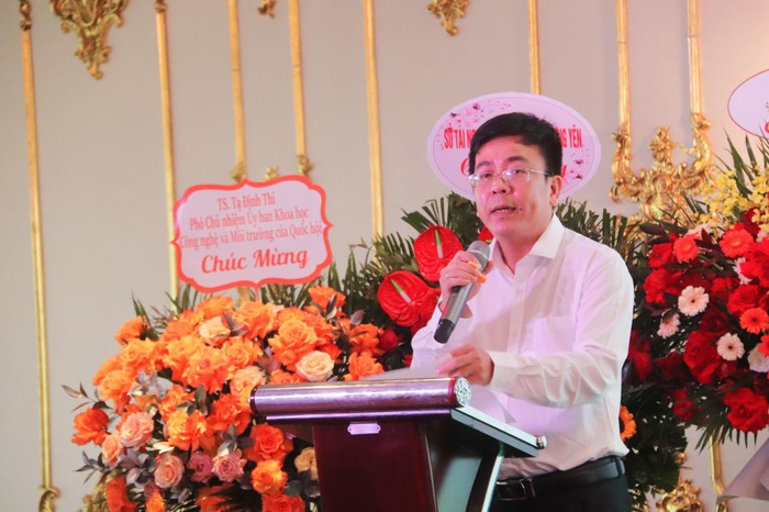 Ông Ngô Quốc Khánh (Tổng Thư ký Hiệp hội Xử lý chất thải Việt Nam) báo cáo quá trình thành lập Hiệp hội.