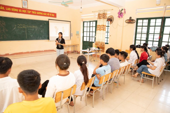Chương trình thiện nguyện tổ chức 10 lớp học tập huấn chống xâm hại tình dục trẻ và dạy võ tự vệ cho 305 học sinh Trường Trung học cơ sở Bản Vược.