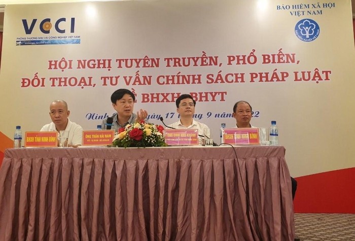 Ông Trần Hải Nam, Vụ Phó Vụ Bảo hiểm xã hội, Bộ Lao động - Thương binh và xã hội trả lời đối thoại tại Hội nghị.