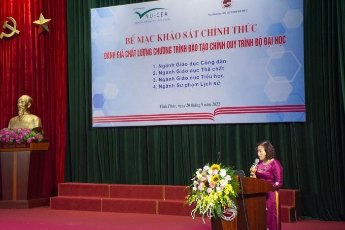 Tiến sĩ Nguyễn Thị Tuyết Minh - Trưởng khoa Giáo dục Tiểu học đại diện cho các khoa có chương trình đào tạo được đánh giá phát biểu cảm ơn.