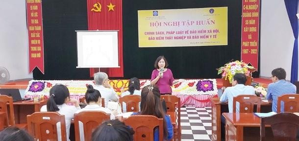 Bà Trần Thị Thuý Nga - Phó Chủ tịch Hiệp hội Giáo dục nghề nghiệp và Nghề công tác xã hội Việt Nam giới thiệu chuyên đề về bảo hiểm xã hội, bảo hiểm thất nghiệp.