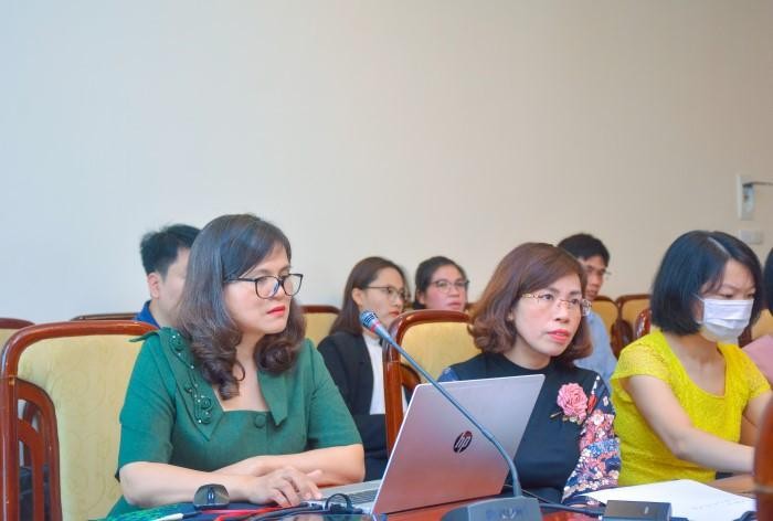 Tiến sĩ Nguyễn Thị Kiều Oanh - Viện Khoa học Giáo dục Việt Nam trình bày báo cáo.