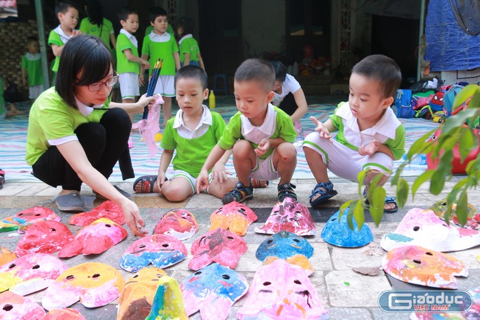 Giáo dục mầm non hiện tại cũng đã áp dụng nhiều phương pháp dạy mới, đòi hỏi giáo viên phải tự đổi mới. (Ảnh minh họa: Mộc Trà).