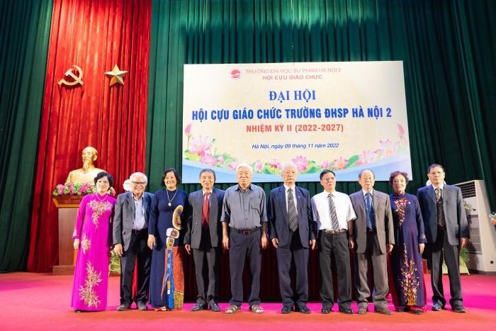 Ban Chấp hành Hội Cựu giáo chức Trường Đại học Sư phạm Hà Nội 2 nhiệm kỳ 2022-2027 ra mắt Đại hội.