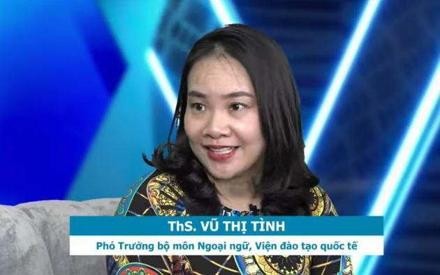 Thạc sĩ Vũ Thị Tình giải đáp thắc mắc của thí sinh liên quan đến trình độ tiếng Anh khi theo học chương trình Liên kết quốc tế tại Trường Đại học Tài chính - Marketing. Ảnh chụp màn hình.