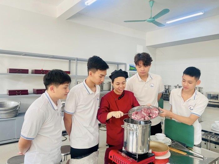Học viên tại Trung tâm giáo dục nghề nghiệp - giáo dục thường xuyên thành phố Lào Cai. Ảnh: Fanpage trung tâm.