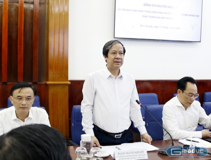 Bộ trưởng Nguyễn Kim Sơn chia sẻ tại buổi làm việc.