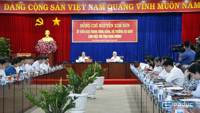 Toàn cảnh phiên làm việc.