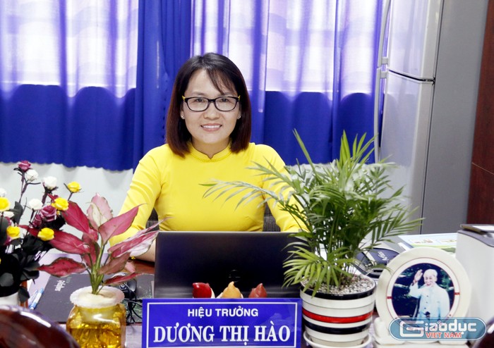 Cô Dương Thị Hào - Hiệu trưởng Trường Trung học cơ sở Nguyễn Văn Cừ (thành phố Thủ Dầu Một, tỉnh Bình Dương).