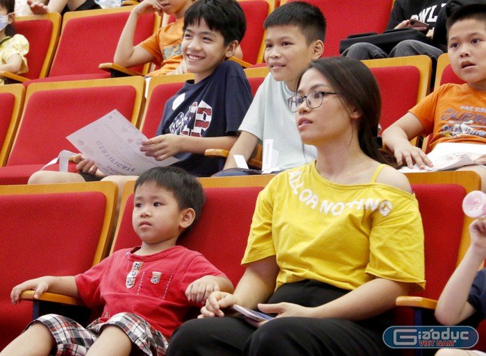 Chị Hoàng Thị Kim Tuyền cho biết, sẽ cho cả hai con học tại Hanoi Toronto School.