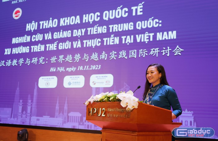 Tiến sĩ Trần Linh Chi - Trưởng khoa Tiếng Trung Quốc (Trường Đại học Sư phạm Hà Nội 2) phát biểu tham luận.