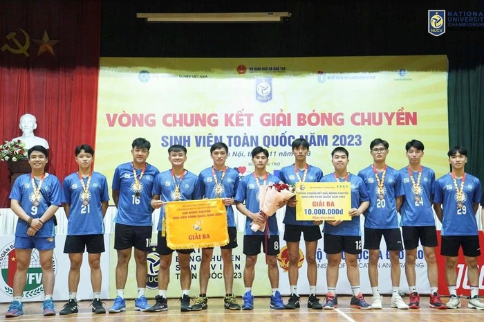 Đội tuyển bóng chuyền nam sinh viên HUMG đã xuất sắc giành được Huy chương đồng Giải Bóng chuyền Sinh viên toàn quốc 2023.jpg