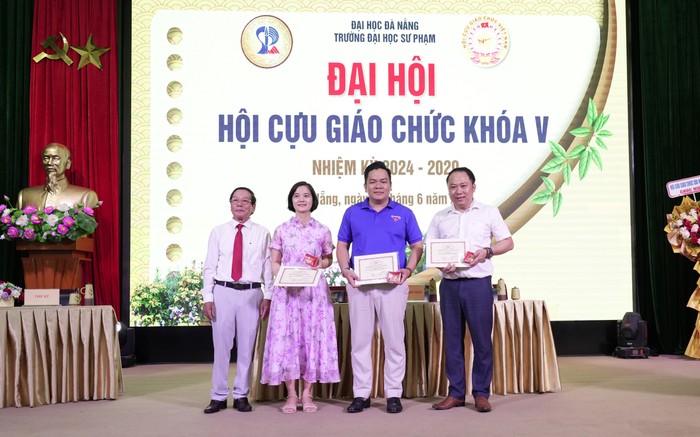 Dai hoi CGC-_Tang ky niem chuong 05.jpg