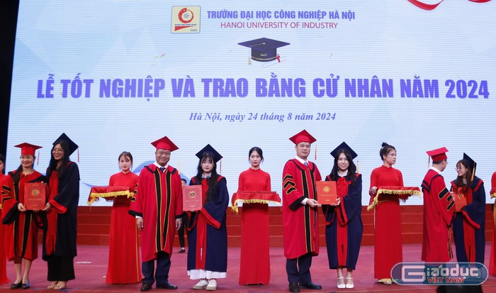 GDVN_cử nhân.JPG