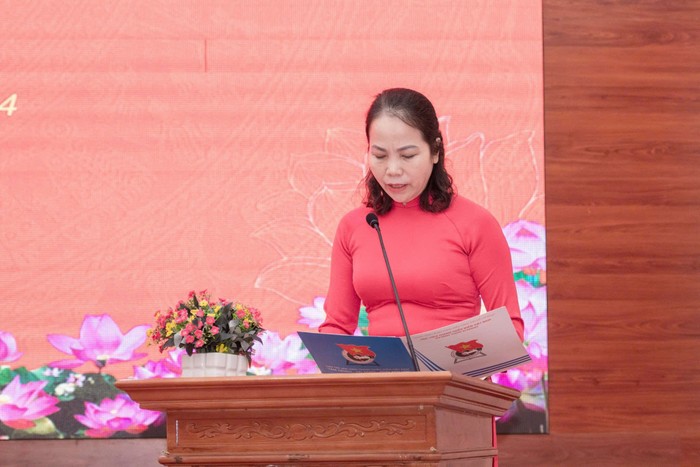 Cô Nhung- Học viện Thanh thiếu niên.jpg