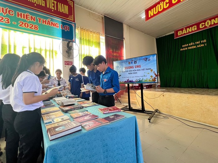 Học sinh Trường Trung học phổ thông Thạnh An (thành phố Cần Thơ) tham gia Ngày hội sách và văn hóa đọc năm 2024. Ảnh web trường .JPG