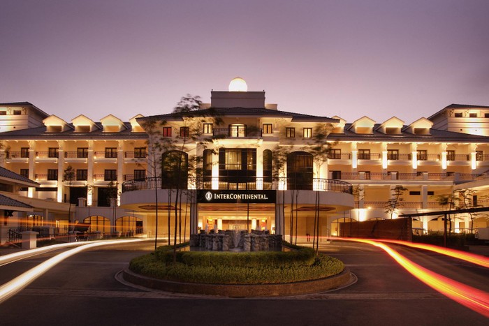 Tại lễ trao "Giải thưởng Du lịch" lần thứ 20 của tạp chí TTG Asia diễn ra tại Bangkok (Thái Lan) năm 2011, khách sạn Intercontinental Hanoi Westlake được trao tặng danh hiệu "Khách sạn đô thị tốt nhất".