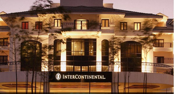 Năm 2010, Bộ Văn hóa Thể thao và Du lịch đã trao giải thưởng Du lịch Việt Nam, công nhận khách sạn InterContinental Hanoi Westlake là một trong những khách sạn 5 sao hàng đầu Việt Nam.