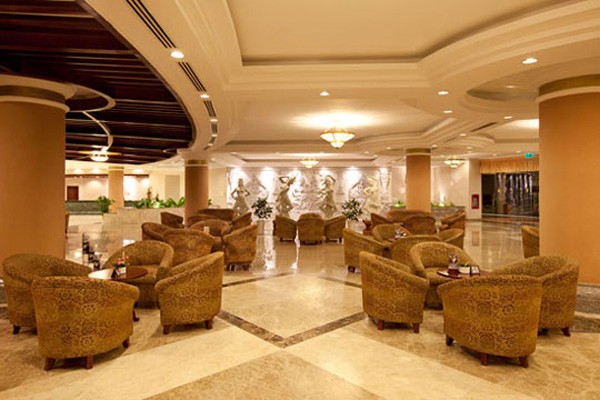 Lobby Lounge thiết kế sang trọng, lịch lãm.