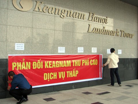 Suốt một năm qua, cư dân Keangnam đã đấu tranh không mệt mỏi về phí dịch vụ của tòa nhà cao nhất Việt Nam này, tuy nhiên, cho tới nay vẫn chưa có kết quả như mong đợi. (Ảnh nguồn: Internet)