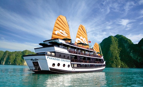 Paradise Cruises tự hào là du thuyền năm sao cao cấp nhất trên vịnh Hạ Long. TGĐ công ty Paradise Luxury là doanh nhân Đào Trọng Tuyển – Chúa đảo Tuần Châu.