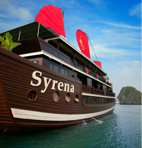 Syrena Cruise: Du thuyền 5 sao gỗ 4 tầng Syrena Cruise này được ví như một nàng tiên cá có vẻ đẹp tinh khôi, sở hữu những đường nét hoàn hảo giữa kiến trúc truyền thống Việt Nam và sự sang trọng hiện đại phương Tây.