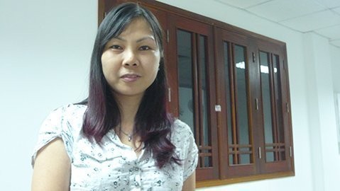 Chị Thuỳ Dương vợ bệnh nhân Tuyến phản ánh về thái độ thiếu trách nhiệm của bác sĩ bệnh viện FV. (Ảnh: Thanh Huyền, Vietnamnet)