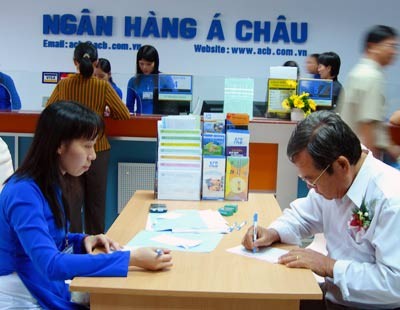 Trong bối cảnh kinh tế khó khăn, nhiều doanh nghiệp giảm nhân sự, ngân hàng Á Châu cam kết không sa thải nhân viên (Ảnh minh họa)