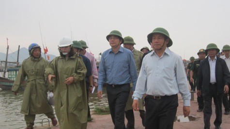 Bộ trưởng Bộ NN & PTNT Cao Đức Phát chỉ đạo công tác đối phó bão số 10 tại tỉnh Hà Tĩnh