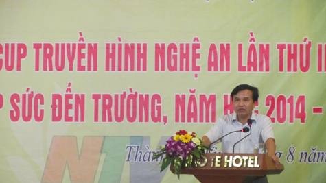 Phát biểu tại cuộc vận động &quot;tiếp sức đến trường&quot; ông Nguyễn Như Khôi - Giám đốc đài PT-TH Nghệ An mong muốn các đơn vị, tổ chức, cá nhân ủng hộ, giúp đỡ được nhiều hơn cho các học sinh vùng sâu, vùng xa Nghệ An