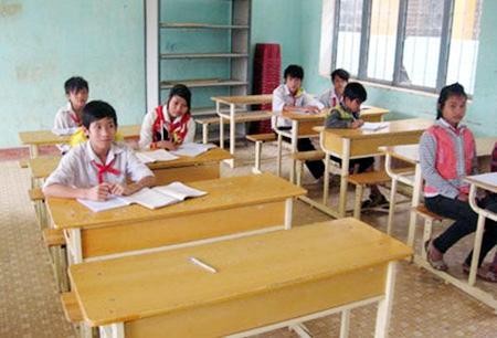 Đầu năm, tình trạng học sinh bỏ học diễn ra phổ biến tại một số vùng khó khăn. (Ảnh minh họa: Báo Nhân dân)