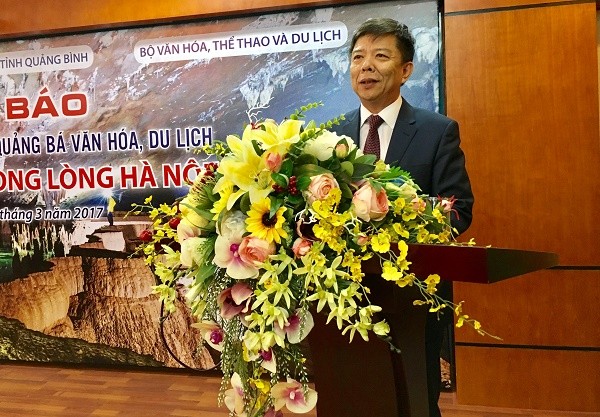 Ông Nguyễn Hữu Hoài, Chủ tịch Ủy ban nhân dân tỉnh Quảng Bình phát biểu tại buổi họp báo. (Ảnh: Vương Thủy)