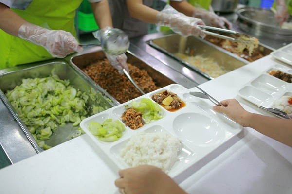 Các món ăn chế biến từ thịt lợn được cung cấp cho nhân viên của Samsung.