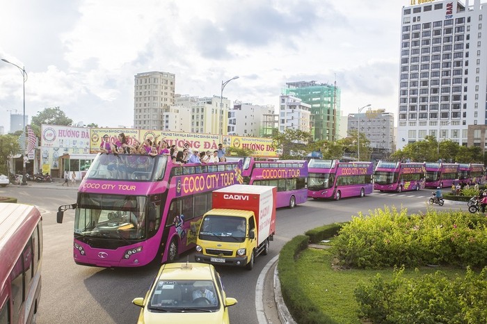 Coco City Tour lăn bánh trên các cung đường tuyệt đẹp của thành phố biển Đà Nẵng.