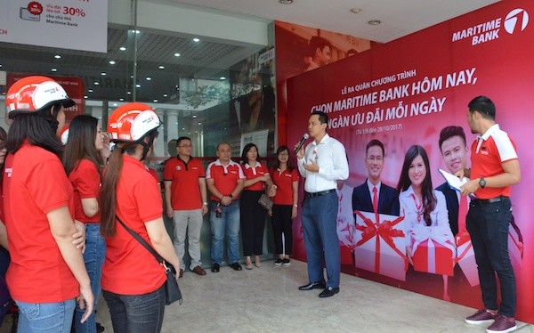 Ông Huỳnh Bửu Quang – Tổng Giám đốc Maritime Bank phát biểu và động viên tinh thần cán bộ nhân viên Ngân hàng trong Lễ ra quân chương trình “Chọn Maritime Bank hôm nay, Ngàn ưu đãi mỗi ngày” tại đầu cầu Thành phố Hồ Chí Minh.