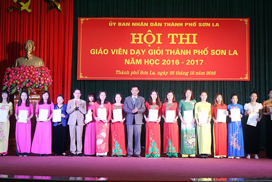 Hai hội thi giáo viên dạy giỏi và chủ nhiệm giỏi có ý nghĩa và giá trị nhất định. Ảnh minh họa: baosonla.org.vn