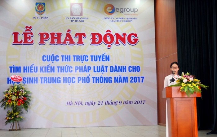 Cũng tại buổi lễ, em Uông Thu Hằng lớp 12 văn, Trường Trung học phổ thông chuyên Nguyễn Huệ, đại diện học sinh thành phố Hà Nội đã phát biểu hưởng ứng cuộc thi với niềm phấn khởi, hào hứng. Em Hằng khẳng định, bên cạnh việc học tập, cuộc thi giúp các em tìm hiểu sâu sắc hơn các quy định của pháp luật, đây sẽ là hành trang quý báu trên con đường vào đời của các em.